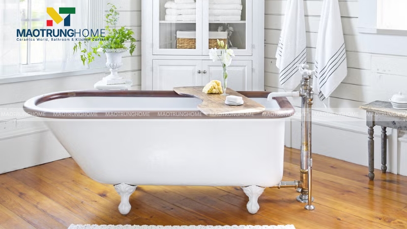 bồn tắm có chân yếm có thể lắp đặt trực tiếp lên sàn phòng tắm