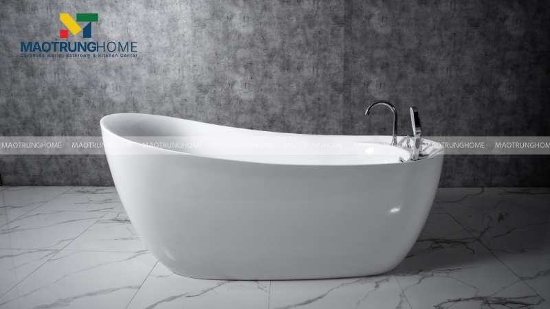 Bồn tắm độc lập thường được đặt ở vị trí trung tâm