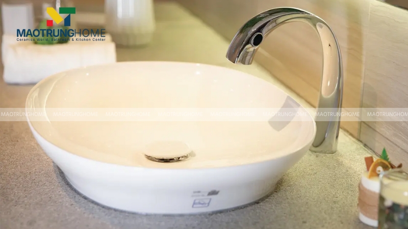 Loại lavabo đặt bàn này được đặt hoàn toàn trên bề mặt của bàn hoặc tủ chậu.