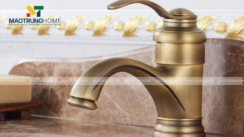 Vòi lavabo bằng đồng thau mạ Chrome/Niken có độ bền vượt trội, chịu áp lực nước cao và chống ăn mòn tốt