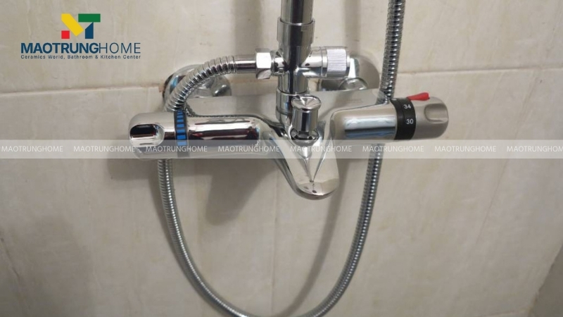 Luôn ghi nhớ quy tắc mở nước từ bên lạnh trước rồi mới từ từ điều chỉnh sang nóng