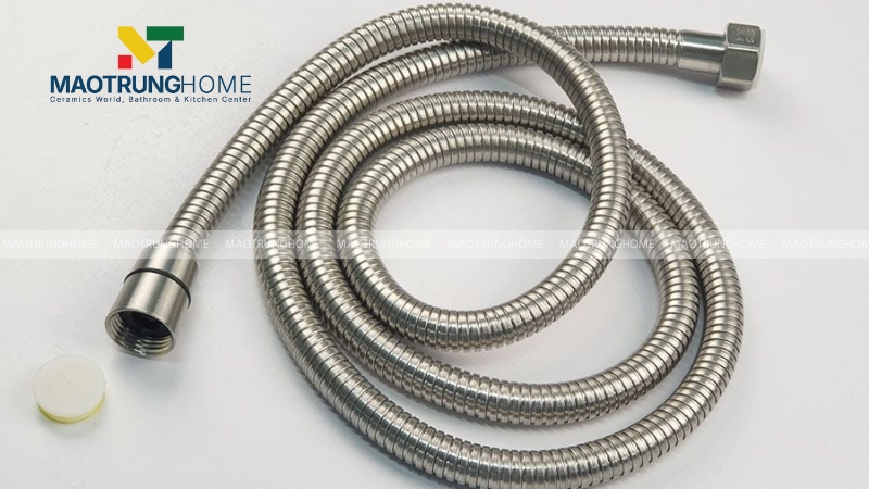 Dây sen là một ống dẫn mềm, có nhiệm vụ đưa nước từ củ sen lên tay sen cầm tay