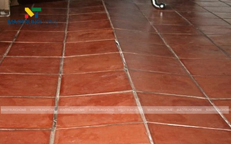 Sân gạch đỏ bị phồng rộp