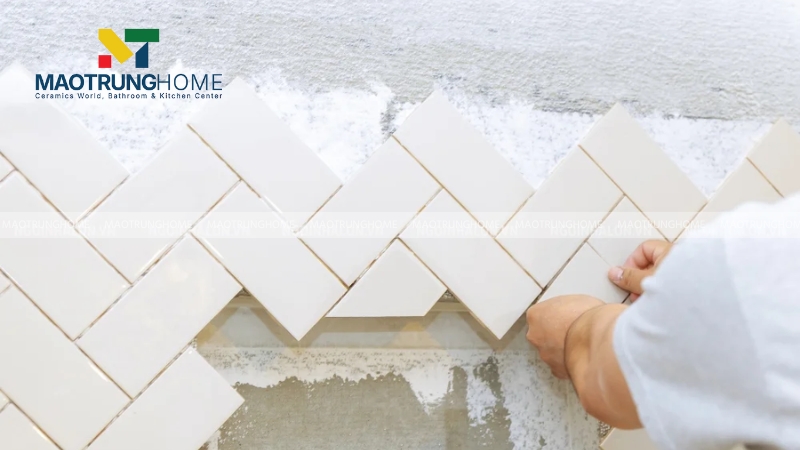 Thi công ốp gạch tường bếp