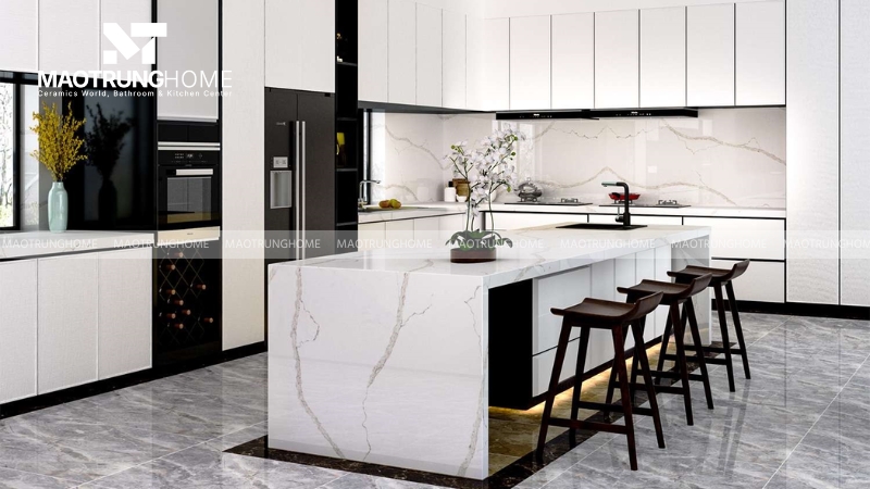 Không nên lát sàn bếp bằng gạch bóng