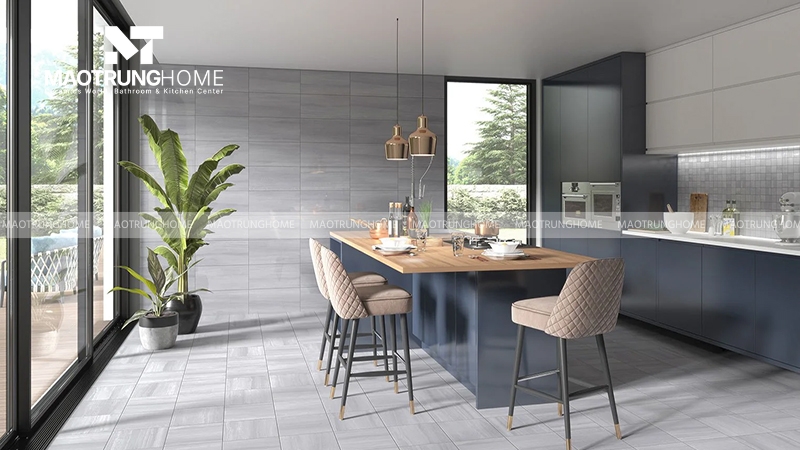 Ốp gạch toàn bộ các mảng tường