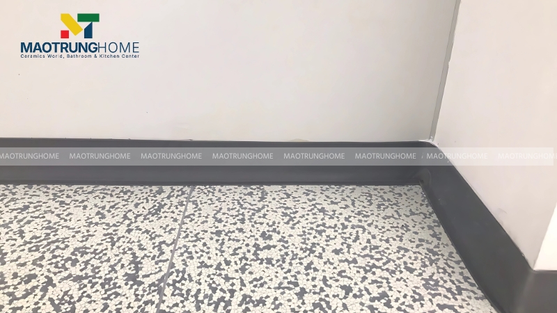 Mẫu phòng ốp chân tường (Skirting Tiling)