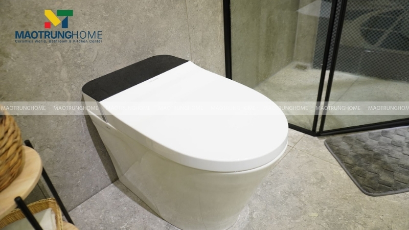 Đậy nắp trước khi xả nước sẽ ngăn hàng triệu vi khuẩn từ đám mây bụi nước bắn ra không khí