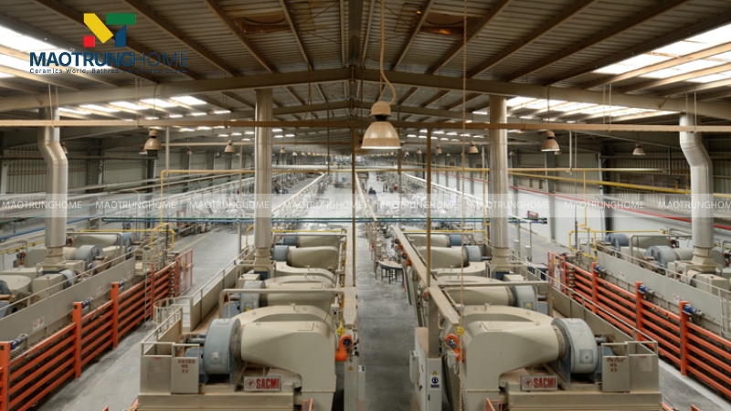 Sản xuất gạch 2 da đòi hỏi công nghệ và máy móc hiện đại.