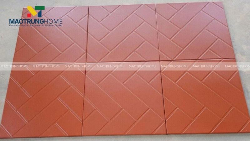 Gạch cotto tráng men/phủ chống thấm được phủ một lớp men mờ hoặc dung dịch chống thấm chuyên dụng