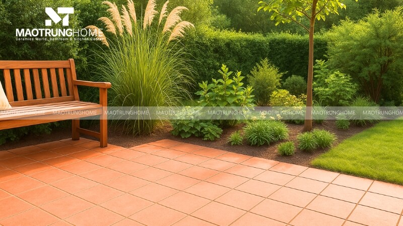 Gạch gốm ốp lát ép bán khô được sản xuất bằng phương pháp ép tạo hình từ hỗn hợp bột.