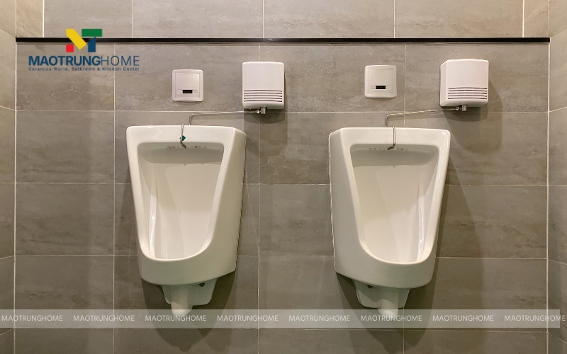 Mắt cảm ứng trên van xả của bồn tiểu nam