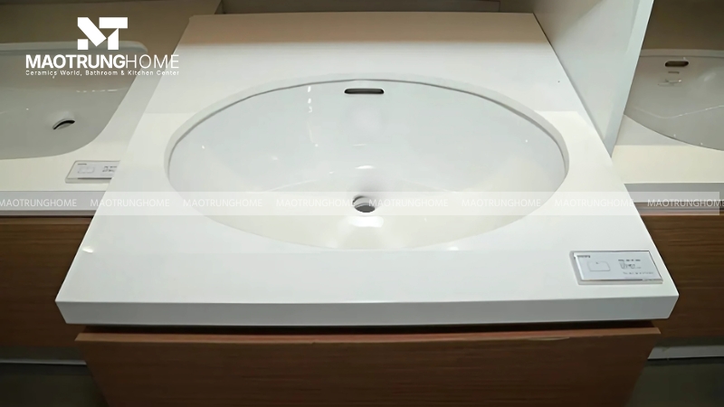 Chậu lavabo Toto âm bàn LT548#XW mang lại cảm giác gọn gàng