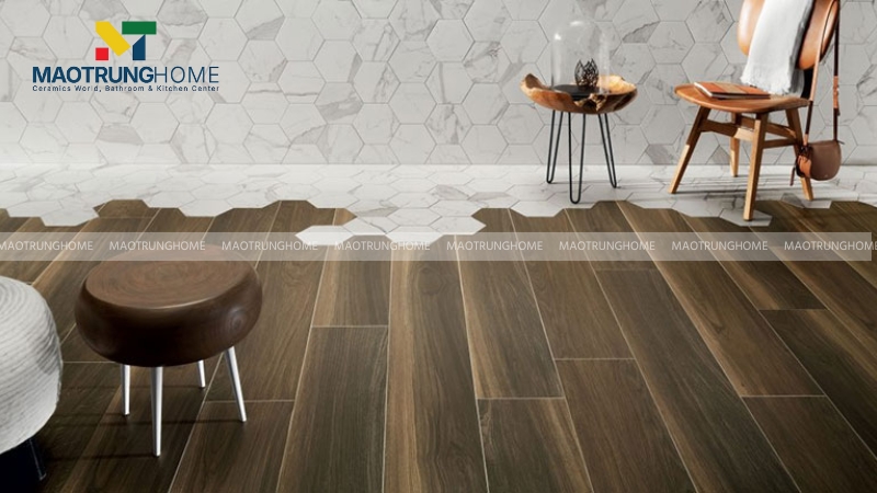 Phối gạch vân đá và gạch vân gỗ bằng cách chọn một loại làm chủ đạo và loại còn lại làm điểm nhấn