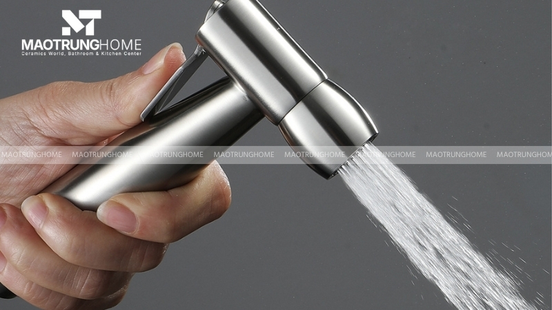 Vòi xịt được làm từ inox, đặc biệt là inox 304.